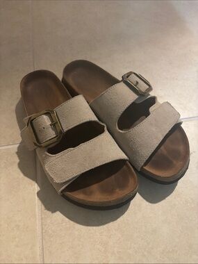 White Mountain Hayloft sandal size 8